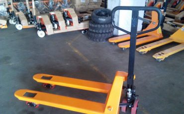 Hydraulic-Hand-Pallet-Truck-With-Capacity-Of-2500kg