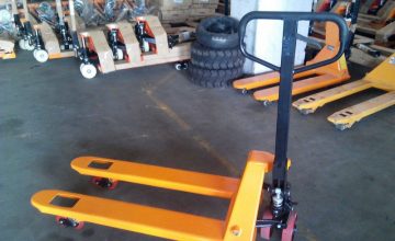 Hydraulic-Hand-Pallet-Truck-With-Capacity-Of-2500kg